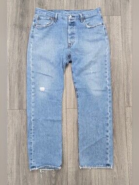 Levi’s 501 Jeans Men’s 34x32 Original Fit Button Fly Light Wash Raw Hem Denim.